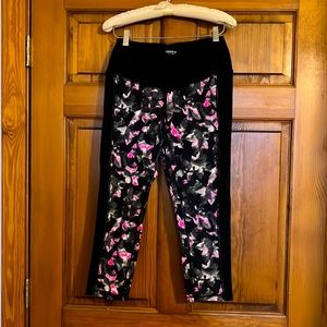 Torrid active size 0 black floral capri athletic leggings